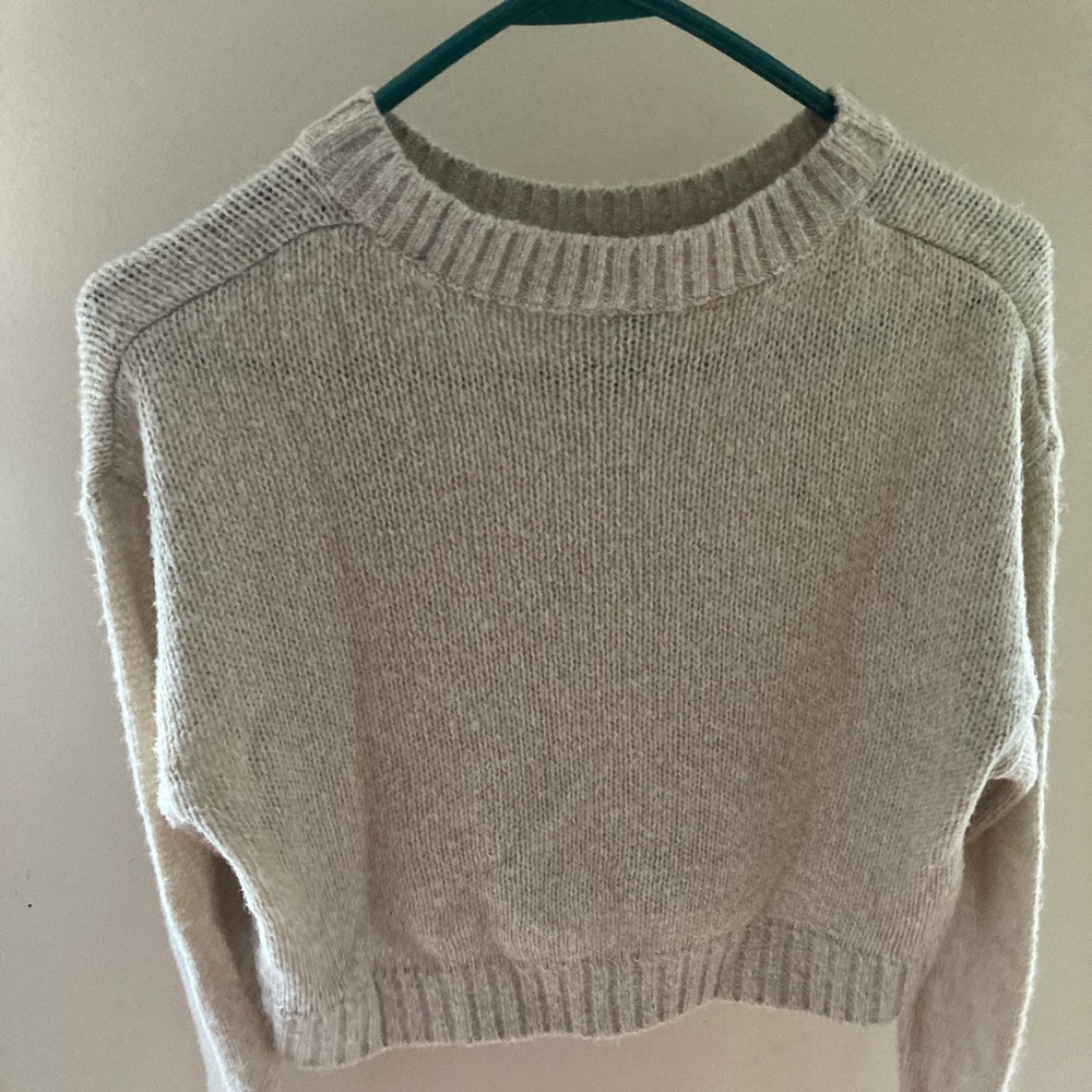 H&M Cream cropped sweater